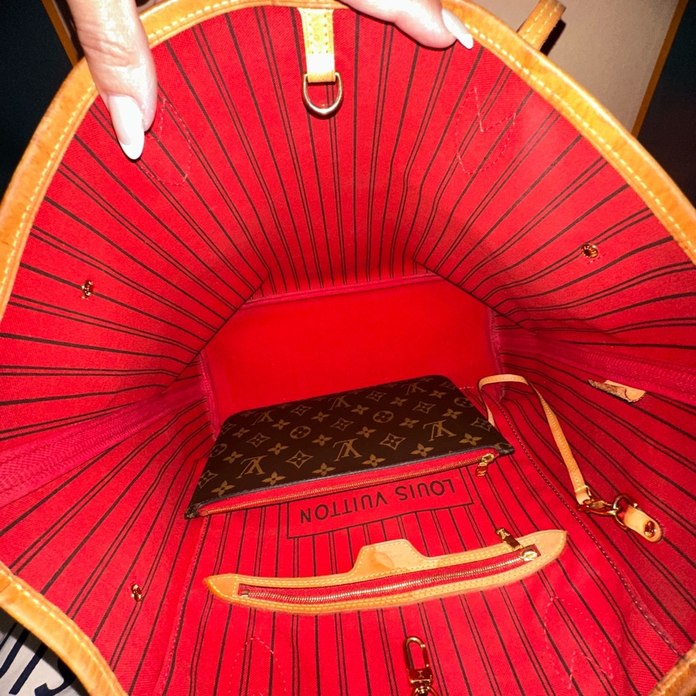 2017 Louie Vuitton Neverfull. Red lining with mini bag and original box/bag. - Picture 16 of 16
